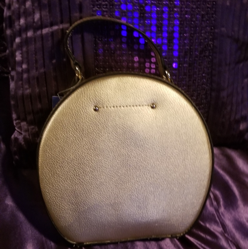 APT 9 ROUND CROSSBODY